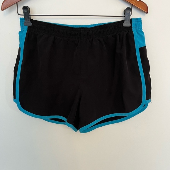 5/20$ Athletic Work Women's Black and Blue Shorts size small - Picture 4 of 5